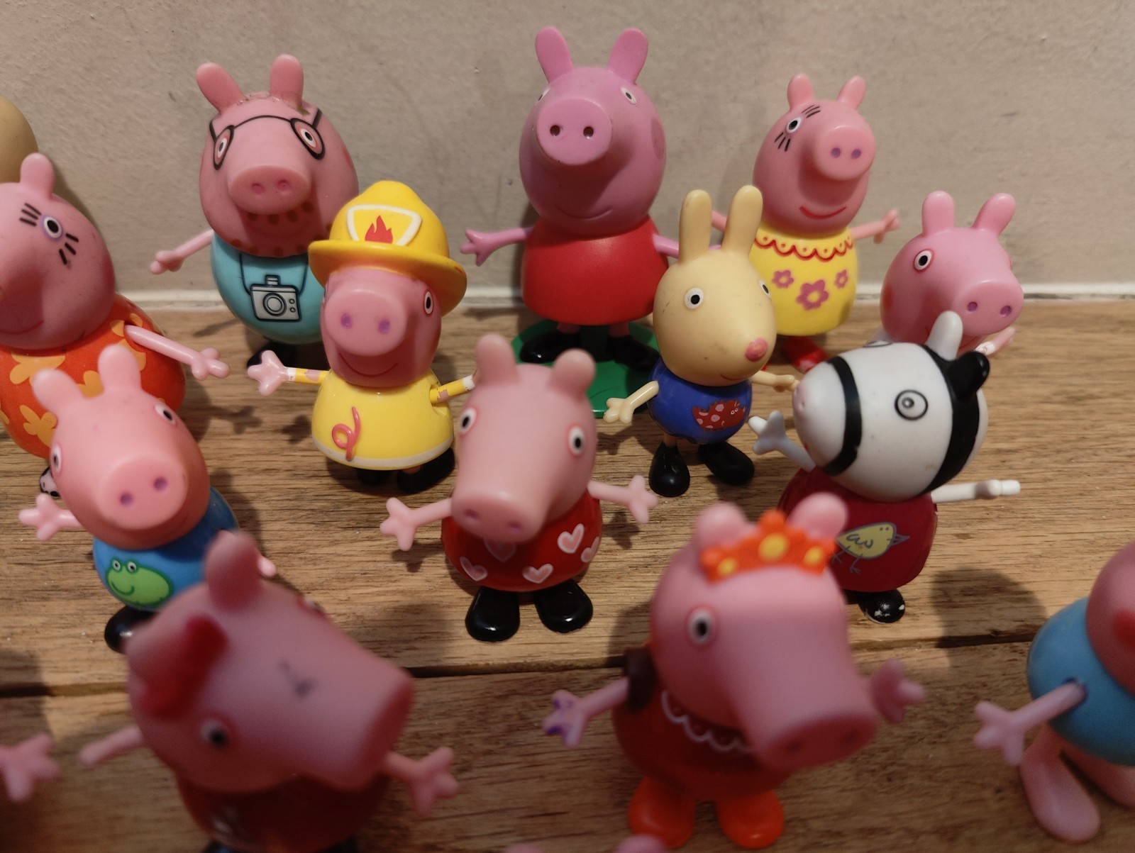 (30) Peppa Pig Figures Toys Lot