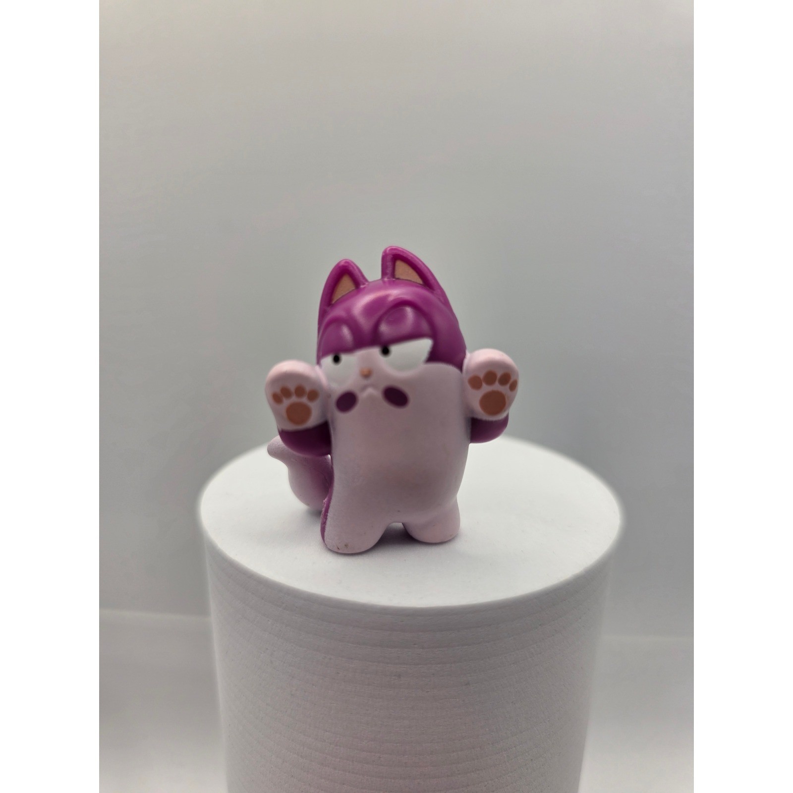 Hasbro Lost Kitties Itty Bitty Series 1 Purple Grumpy Cat Mini Figure 1.5″