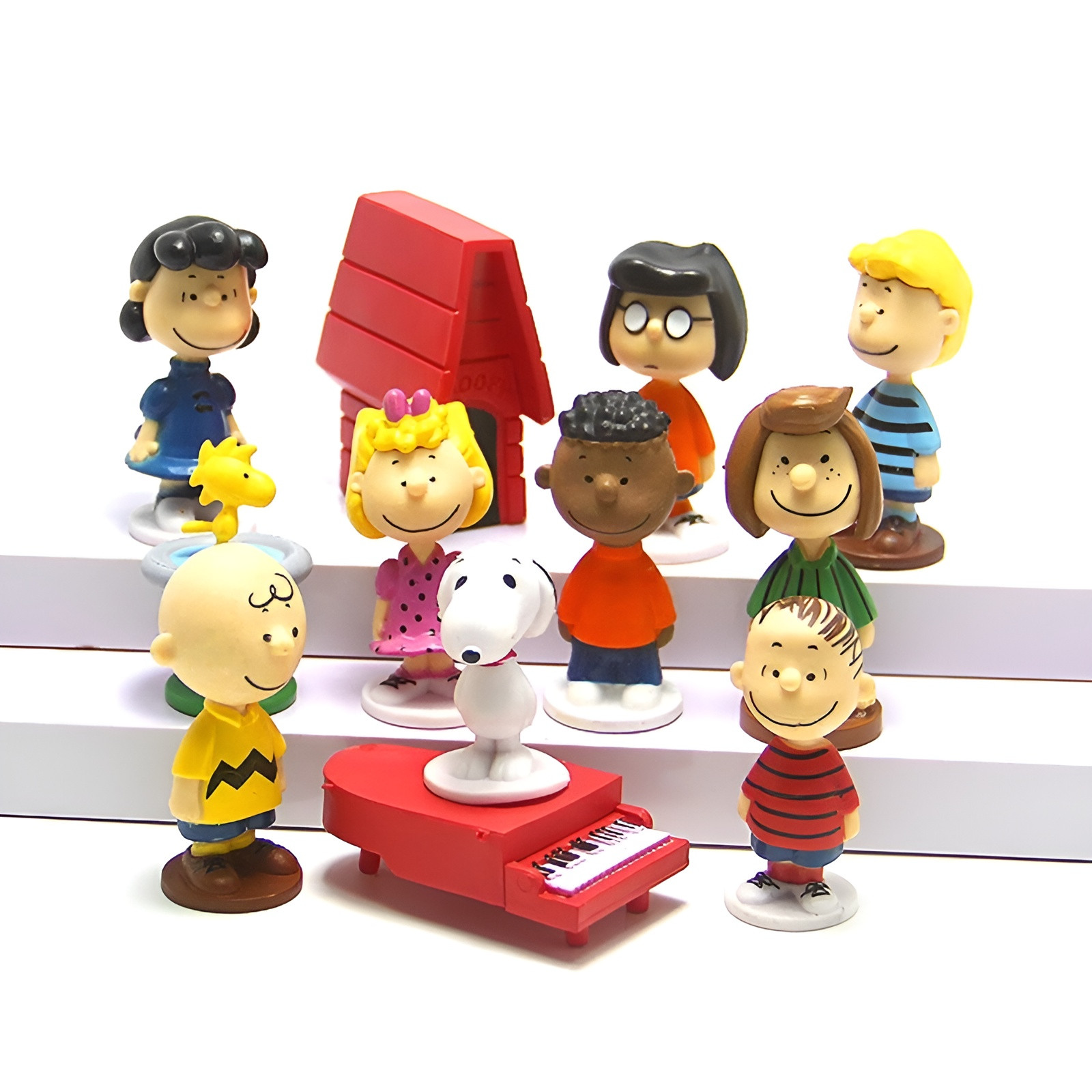 Anime Peanuts Snoopy Charlie Sally Woodstock Mini Figure Model Cake Toppers 12pc