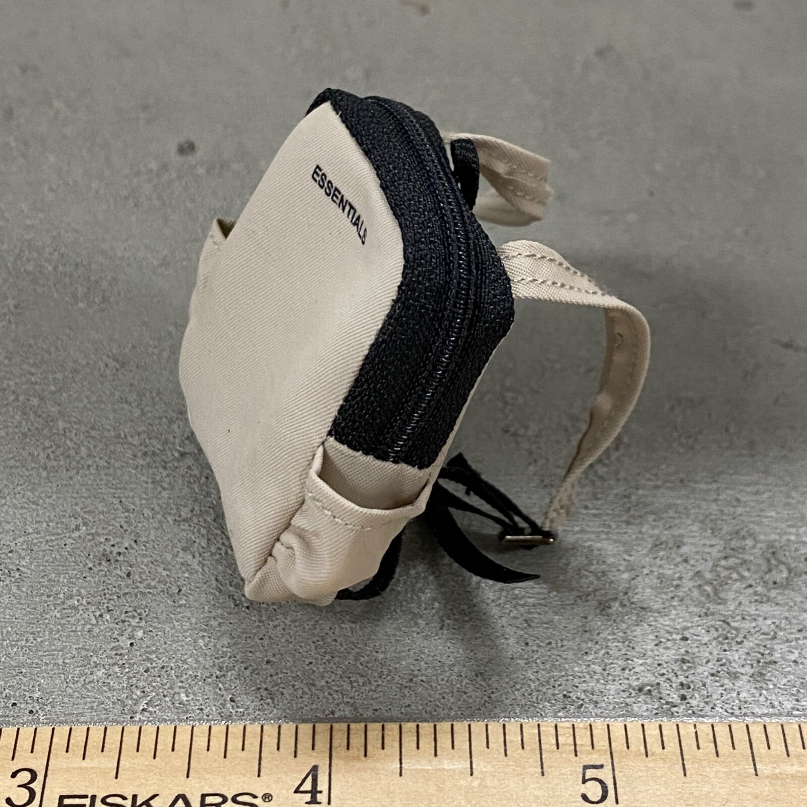 BE-BKP-WHT: 1/12 scale Beige Backpack with working zipper for 6″ action figures