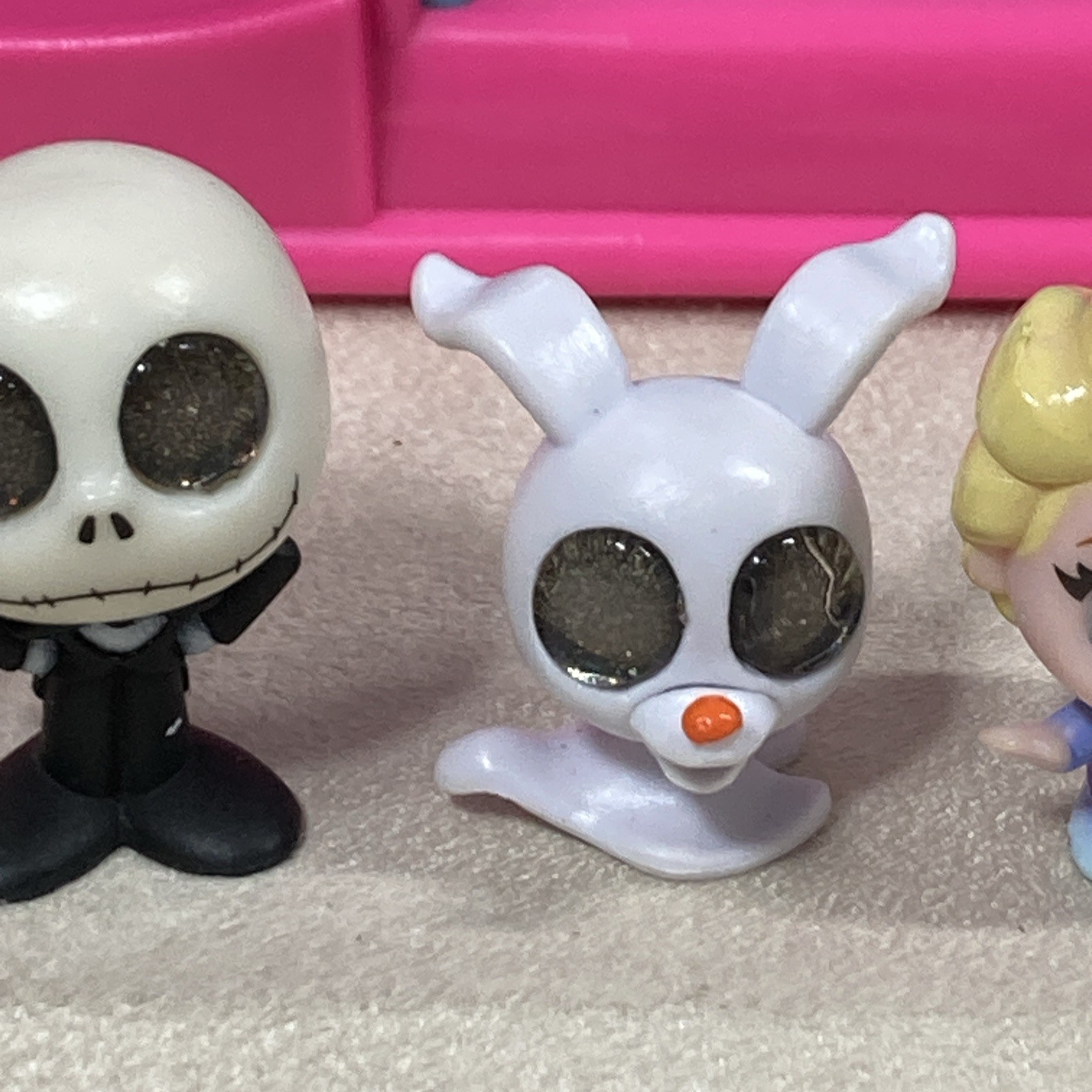 Disney Doorables LOT of 15 Figures Various Characters. Vending Machine. Works.