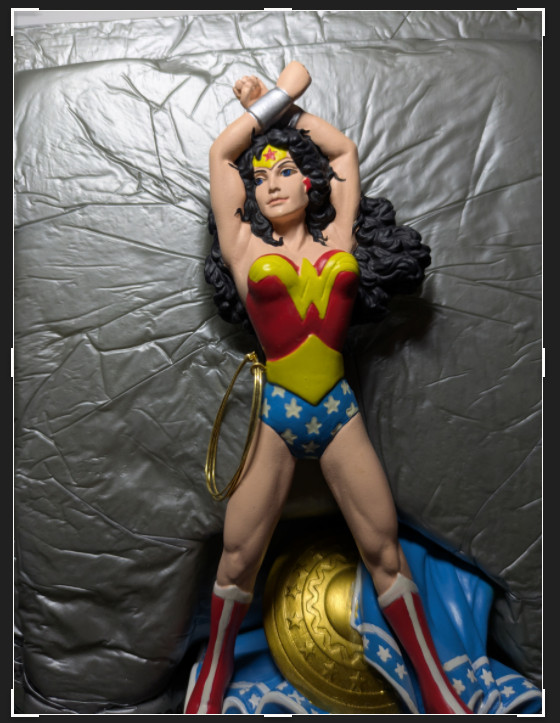 Hallmark DC Superheroes Collection, Modern Era Wonder Woman Statue/Figurine NEW
