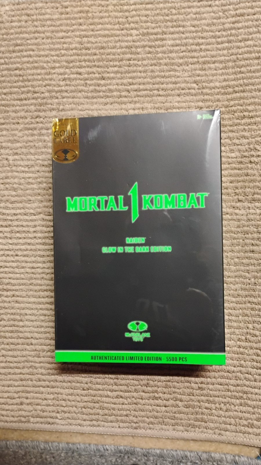 McFarlane Toys Mortal Kombat Sub-Zero (Glow in the Dark) 7in Figure damaged box
