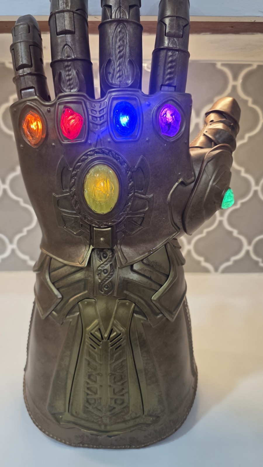 Marvel Legends Series Infinity Gauntlet Articulated Electronic Fist 20″ Working!