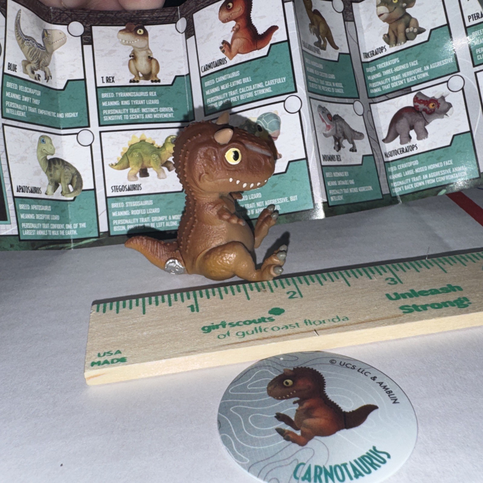 Jurassic World Captivz Hatchlings Buildable Mini Dinosaur Carnotaurus