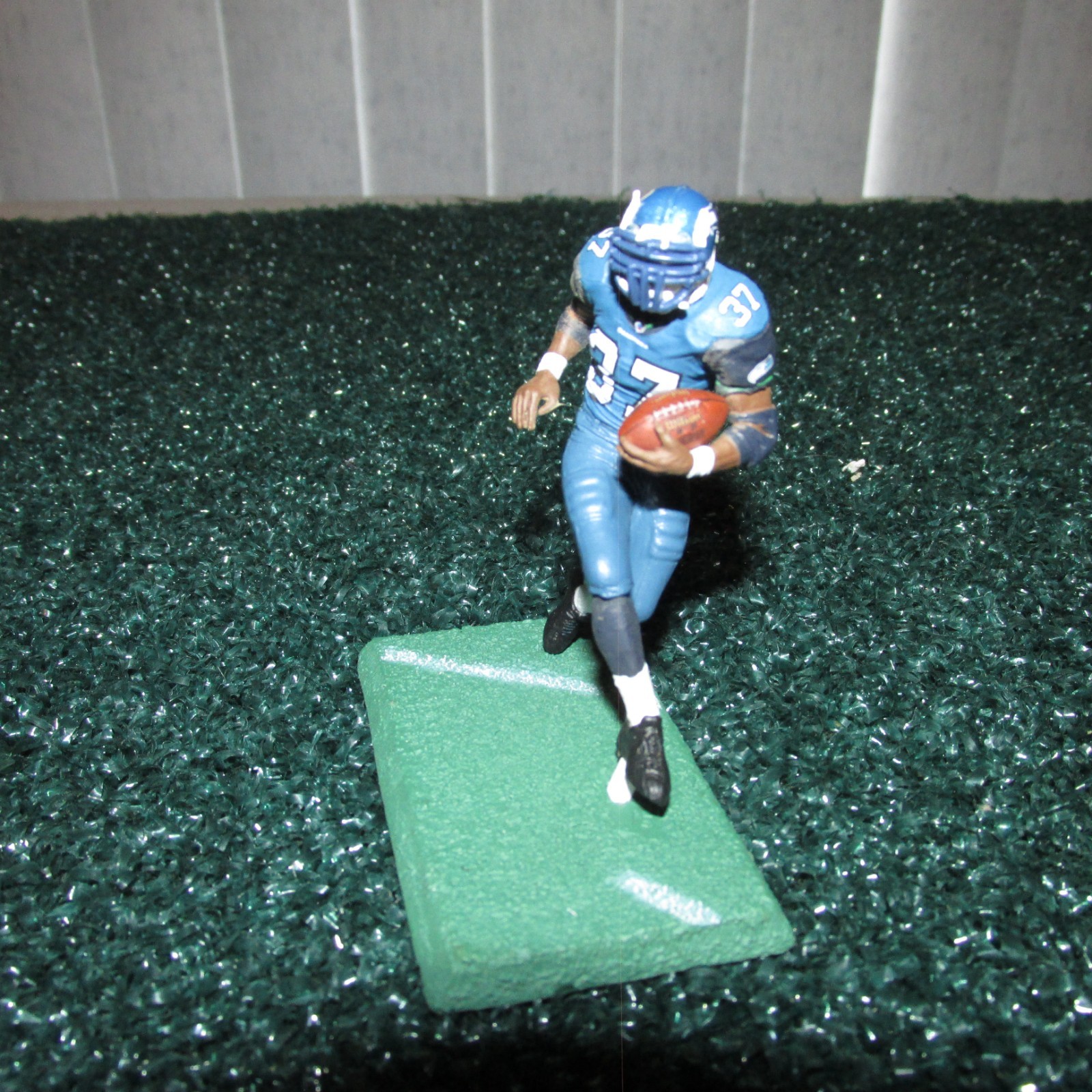 McFarlane 2004 Shaun Alexander Seattle Seahawks 3″ Figure (open/loose)
