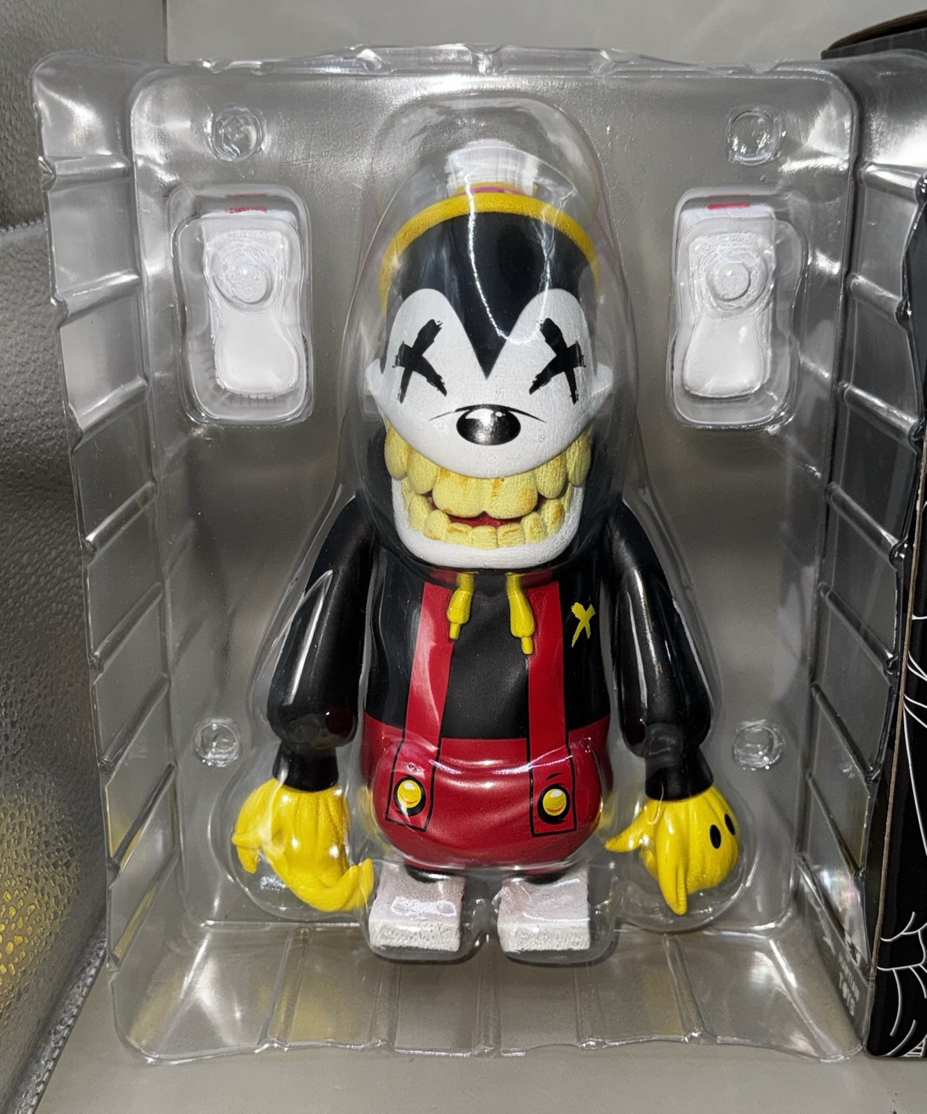 Vinyl Figure Mad Spray Can Mutants Graffiti Martian Toy 3 In box 8″ Figure