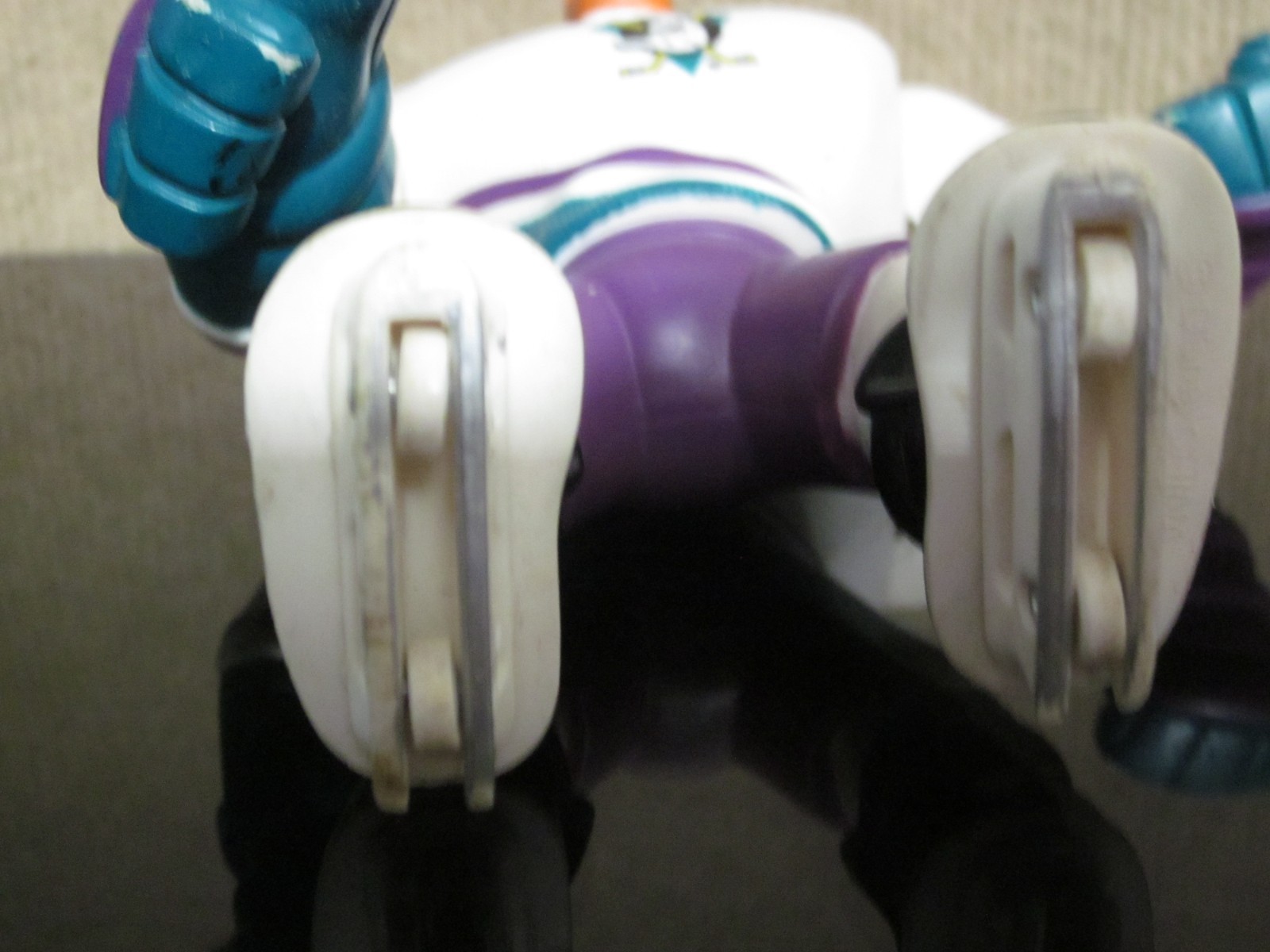 Mighty Ducks Bodycheck Grin Action Figure Mattel 1996 Vintage *No Stick or Puck