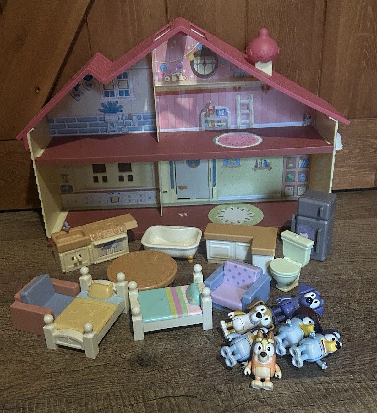 Bluey House with Accessories and Figurines Jean Luc Honey