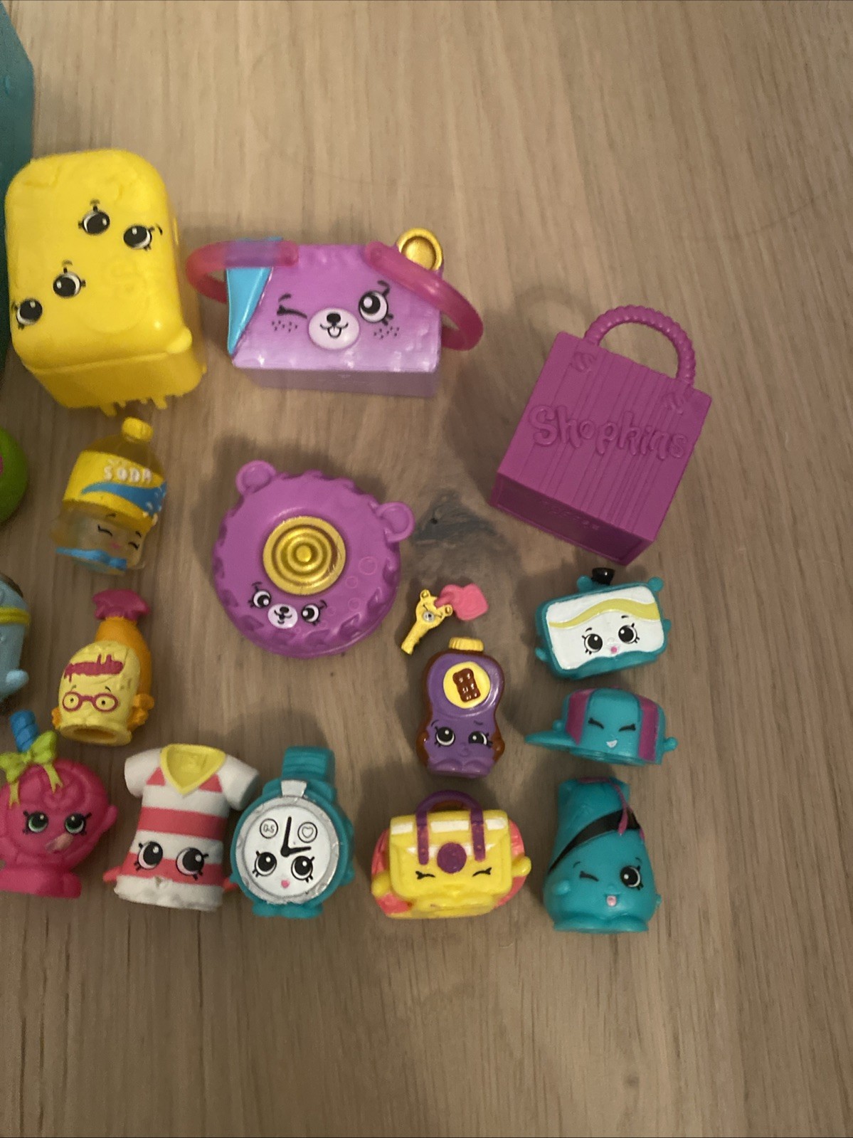 30+ Shopkins Lot-Storage Case And Accessories-Mixed Seasons-Great Condition!