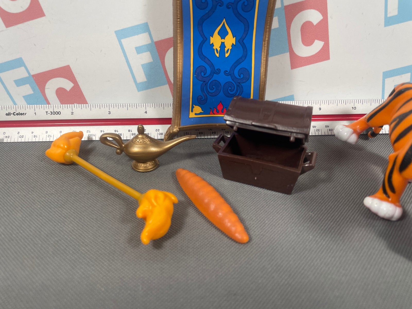Mattel Disney’s Aladdin Figures Accessories Lot Magic Carpet Rajah Lamp Treasure