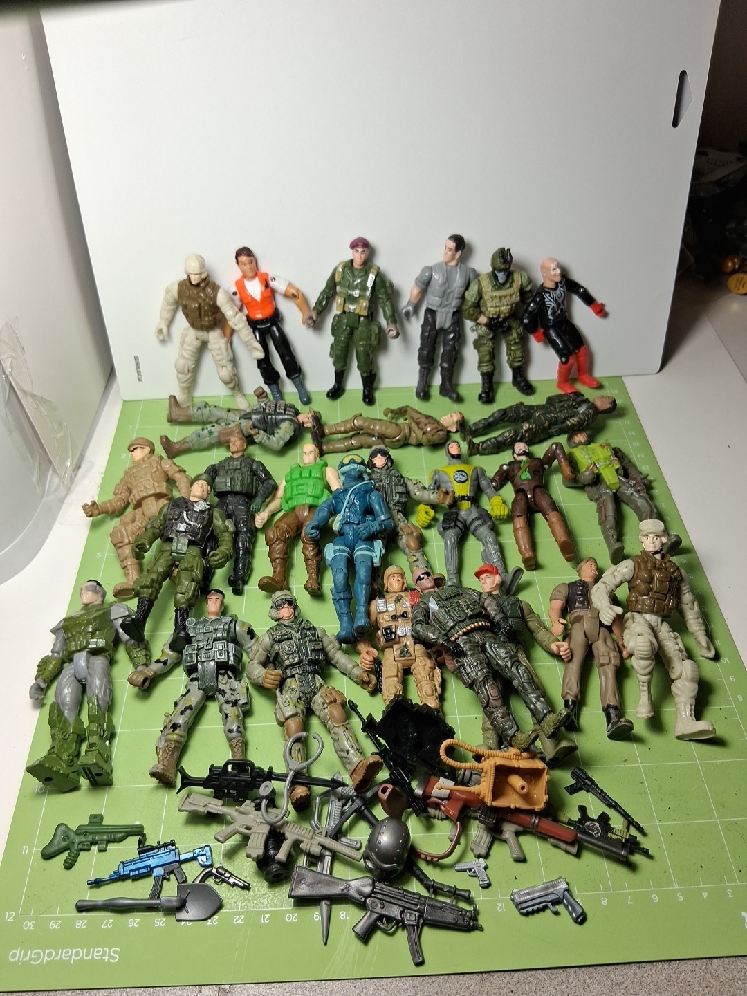 Toy Soldier 3 34 Inch Lot With Accessories.