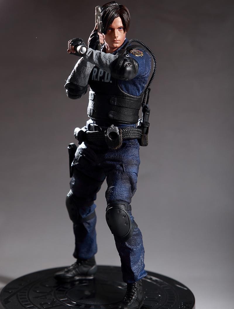 Biohazard Game Statue Valentine Leon Scott Kennedy PVC Action Figures