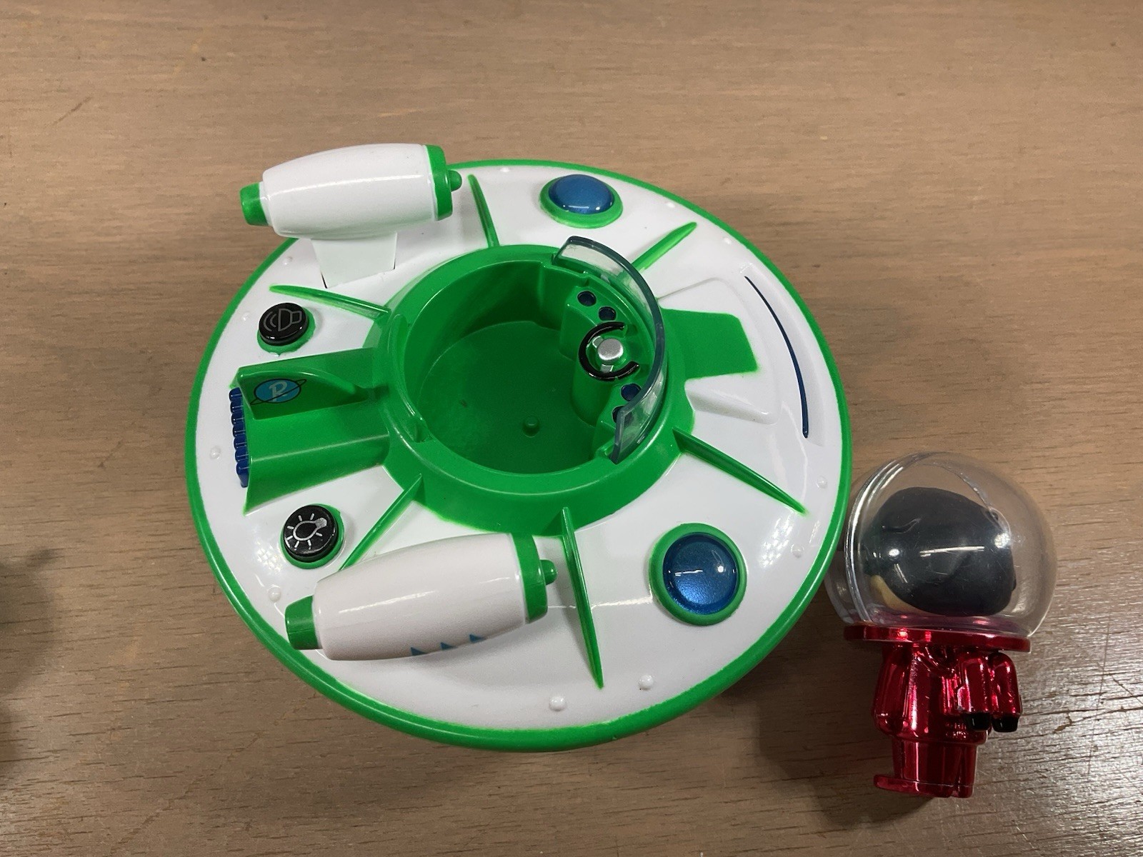 Ryan’s World White Green Spaceship And Figures Alien Ryan Working