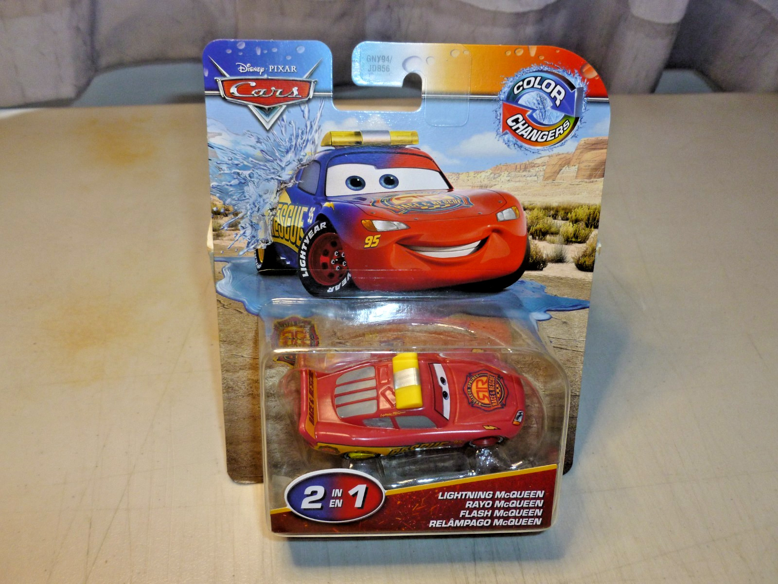 DISNEY PIXAR CARS COLOR CHANGERS 2IN1 RACE&RESCUE LIGHTNING McQUEEN BRAND NEW.