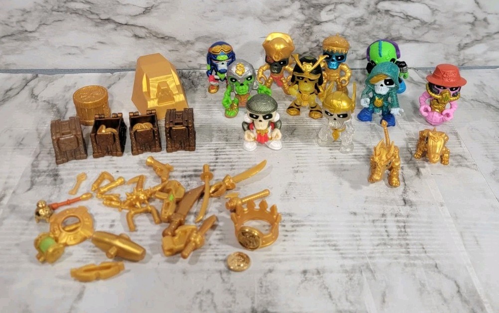 Treasure X Figures & Accessories Lot – Skeleton Pirates, Aliens Gold Weapons