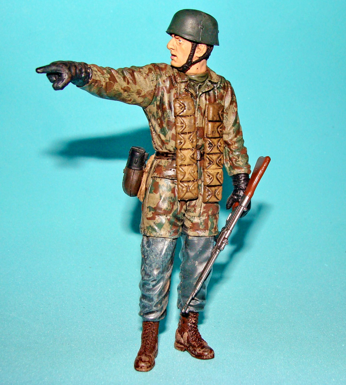 1:16 Scale Torro WWII German Paratrooper Commander Friedrich Steinhauer Figure