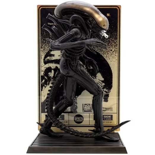CultureFly Alien Xenomorph Deluxe “Big Chap” Statue 9″ with Acrylic Background