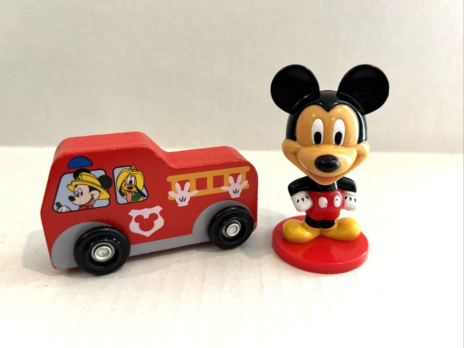 DISNEY MICKEY MINNIE MOUSE GOOFY PLUTO DONALD 20 TOY FIGURES LOT