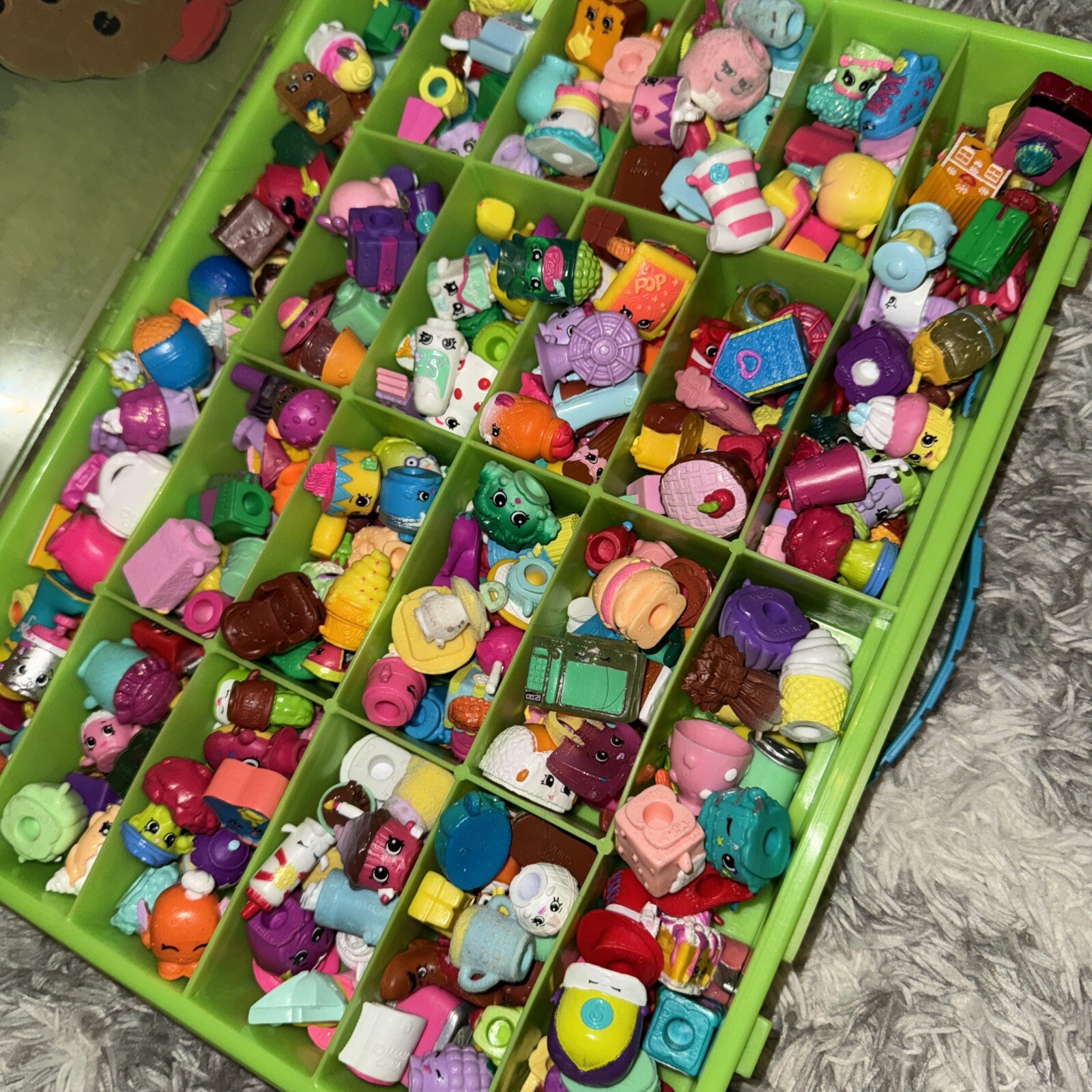 SHOPKINS Lot of 25-Random Characters-No Duplicates Mixed Seasons-Great Cond-USED