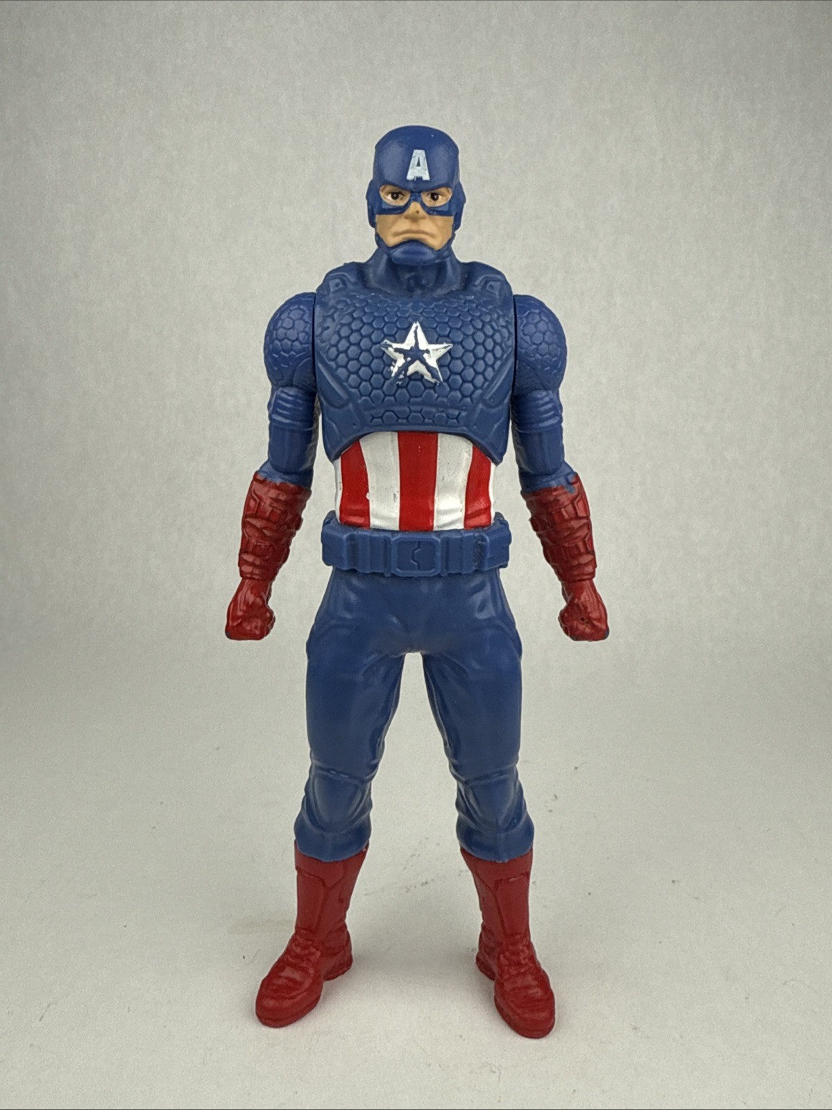 Hasbro Marvel CAPITAN AMERICA Action Figure 5.5 Inches Moving Arms (2015)