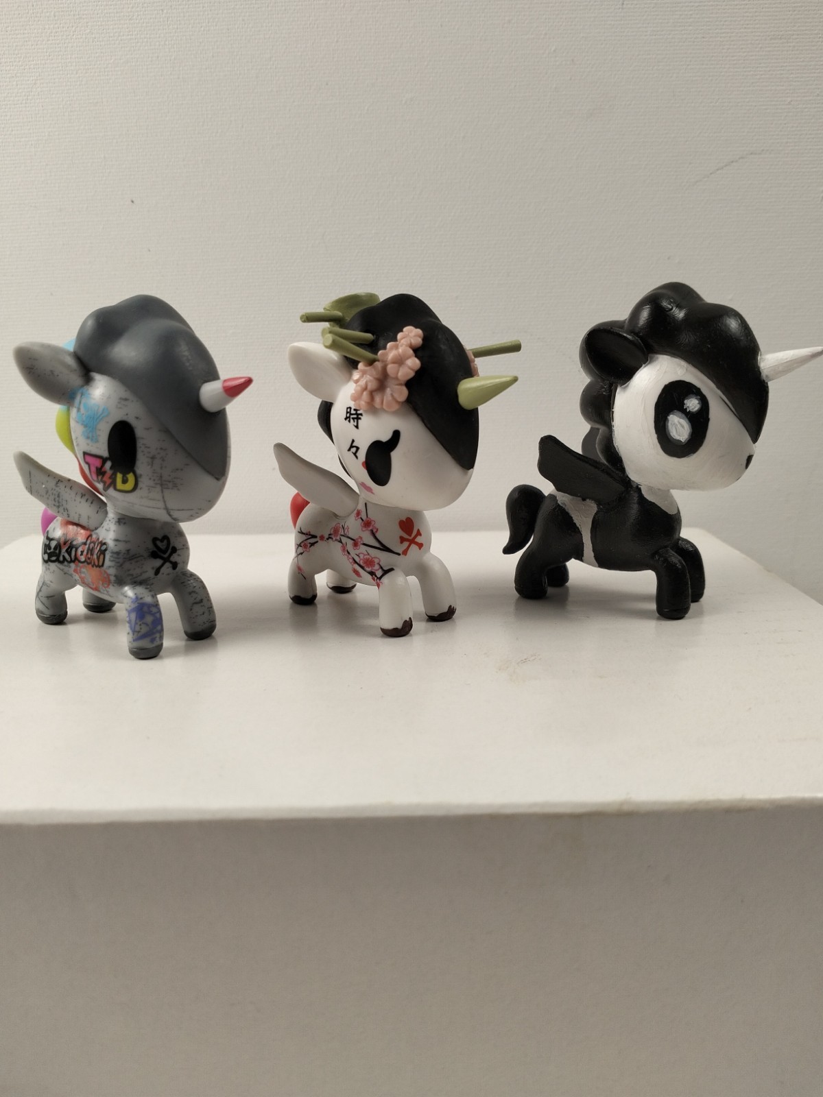 tokidoki unicorno lot of 3( vándalo grey, Sakura, bambu )serie 2