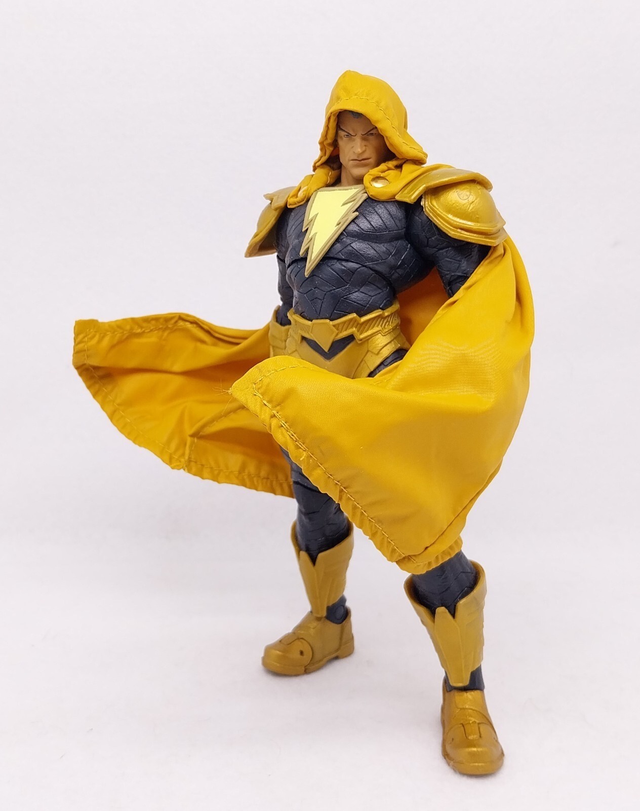 SU-MF-C-CMBKAD: 1/12 Yellow Wired Hooded Cape for McFarlane Comic Black Adam