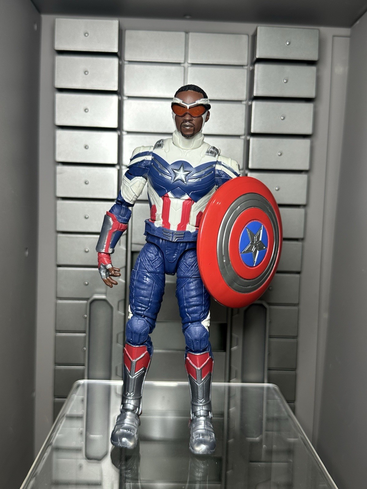 Marvel Legends Captain America Sam Wilson Falcon With Shield 6″ LOOSE Figure