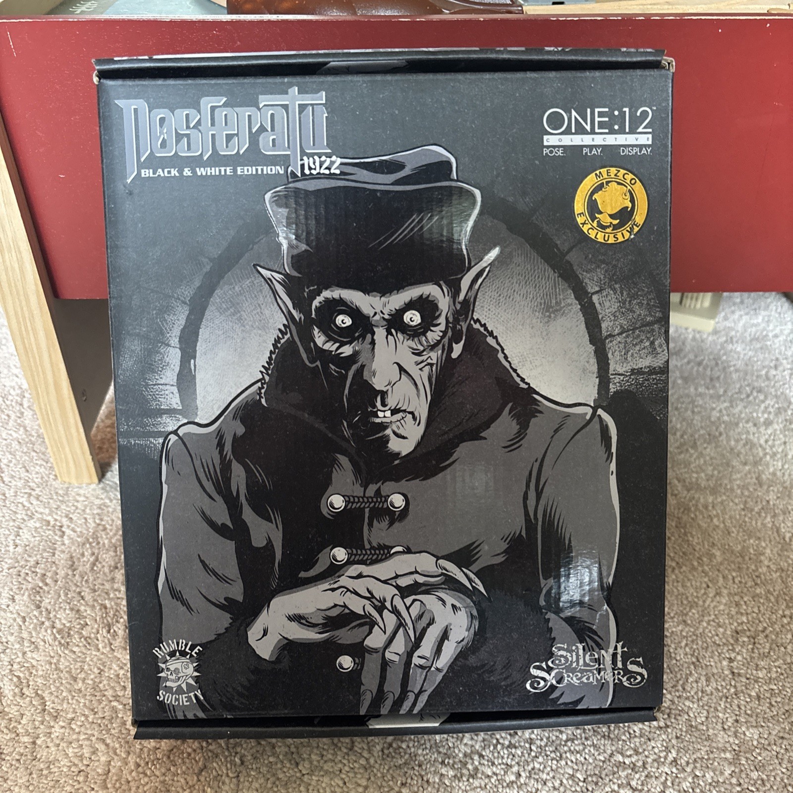 MEZCO TOYZ One:12 Collective Nosferatu (1922): Black & White Edition