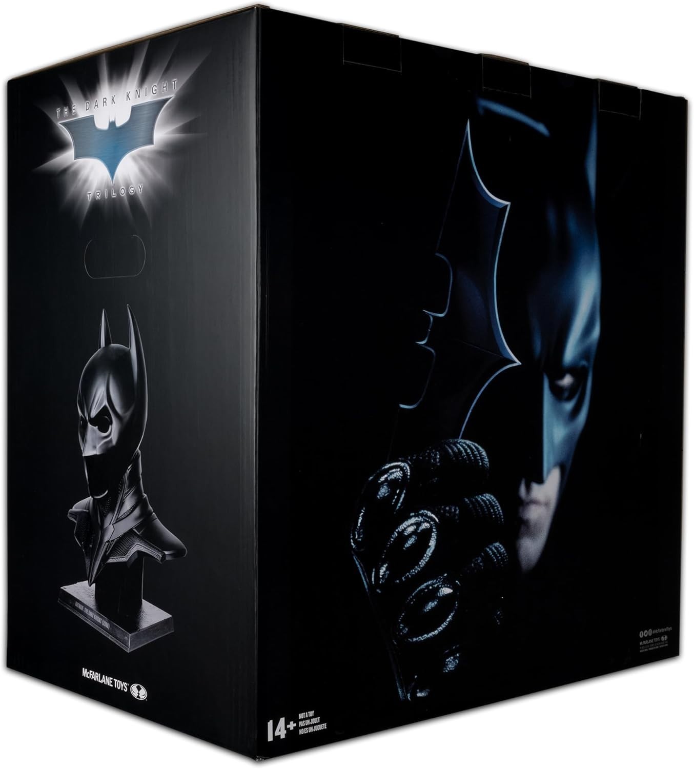 – DC Direct Batman: the Dark Knight (2008) Cowl Replica 1:1 Scale