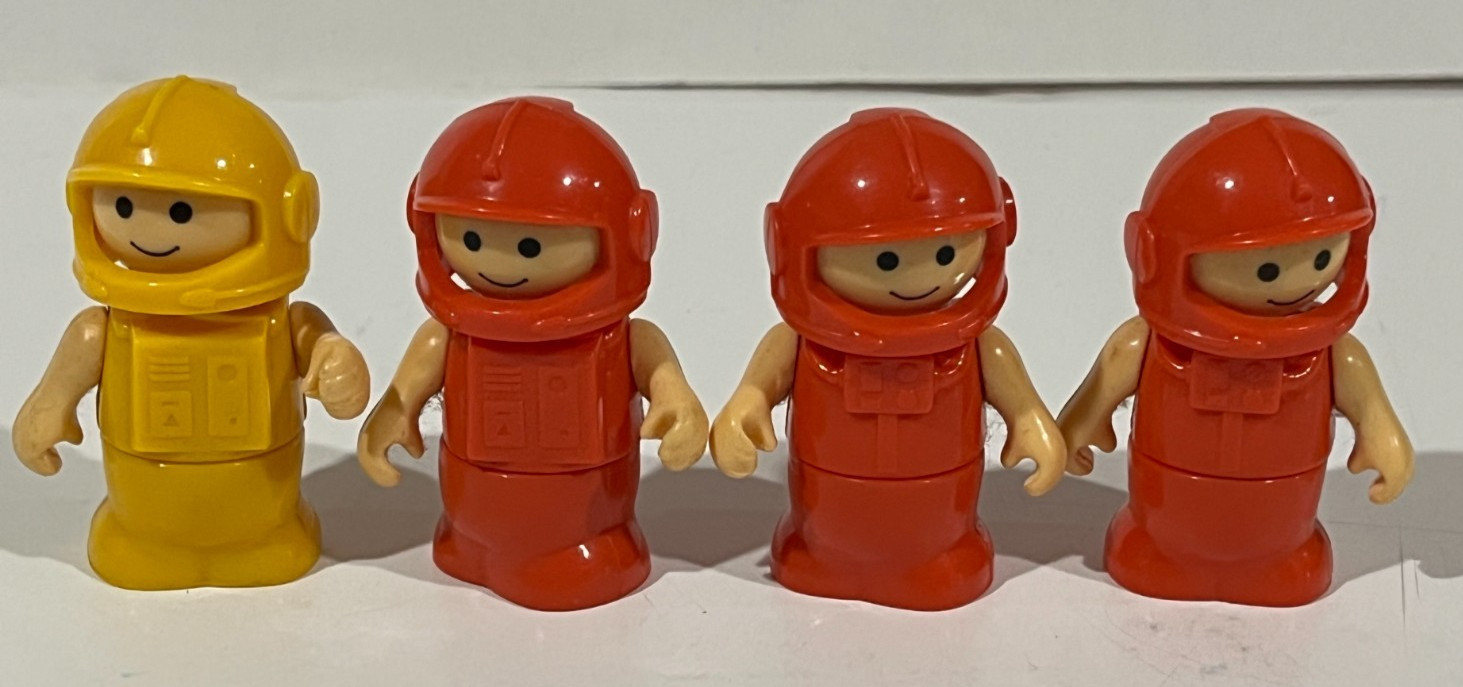 Vtg 1984 Playworks Lil Playmate Space Station (3) Red Astronauts & (1) Yellow
