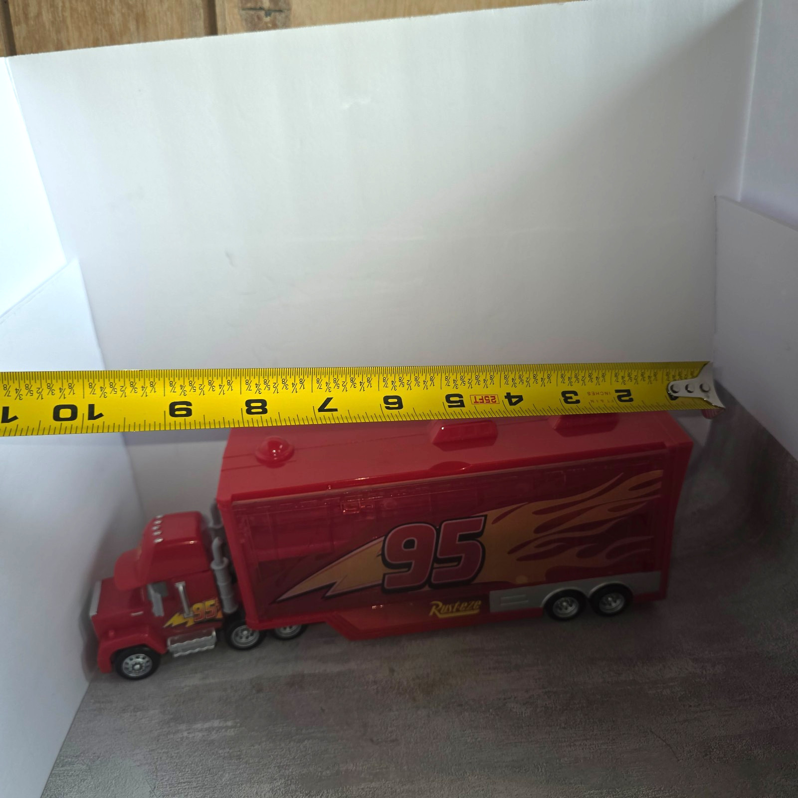 Disney Pixar Lightning McQueen 95 Mack Semi Rust-eze 2017 Play Truck & Trailer