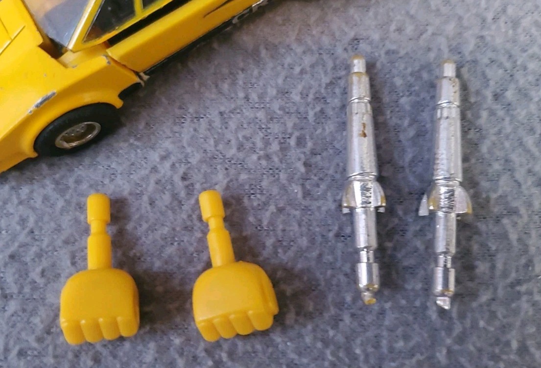 Vintage Transformers G1 Sunstreaker Lot 1984 Yellow Lamborghini Countach LP500S
