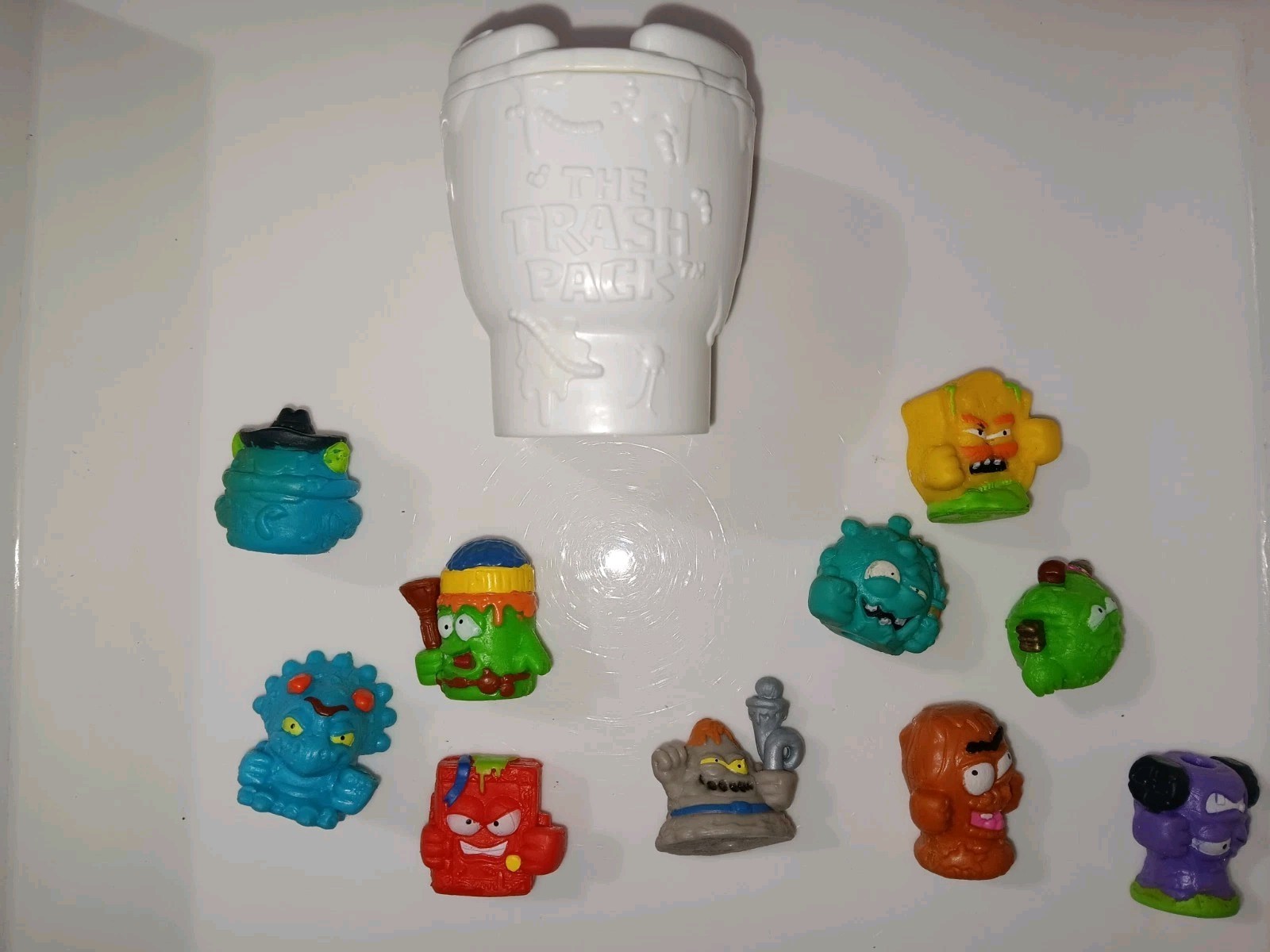 The Grossery Gang Lot Of 10 With Trash Can