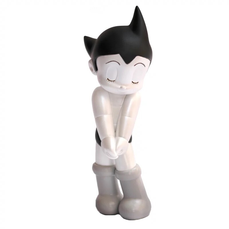 HUNG HING TOYS Astro Boy Close Eyes Shy Pearlescent Silver PVC Figure H13CM5.2in