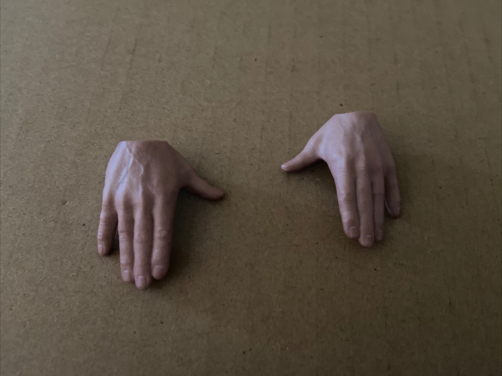 Hot Toys MMS774 Terminator 2 ~ 1/6 Scale T-1000 Pair of Running Hands (LOOSE)
