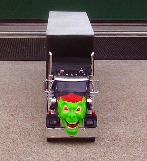 Maximum Overdrive Goblin Head Unpainted 1:32 Blank Truck Resin
