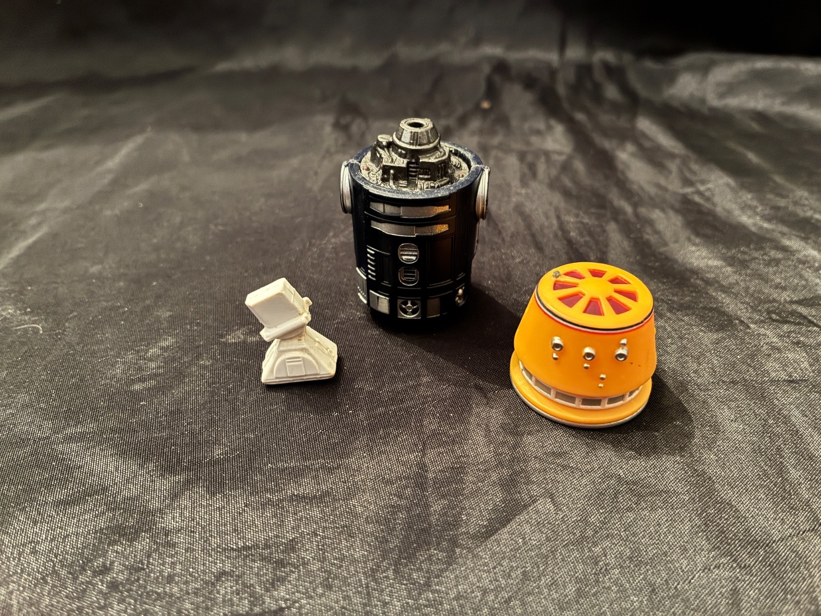 Star Wars Legacy Collection 3.75″ Build a Droid R5-A2 head & R4-D6 torso & foot