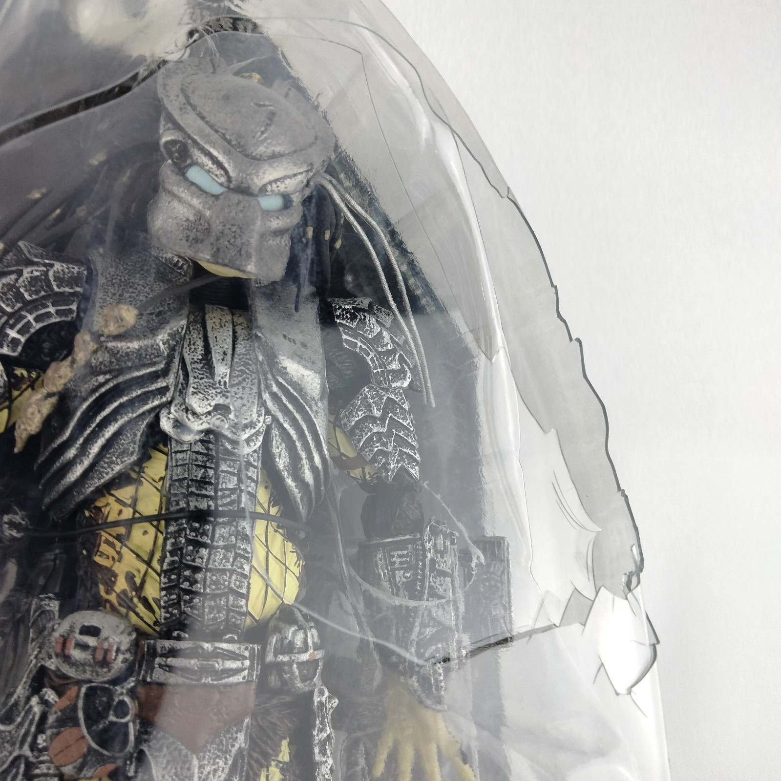 NECA AVP Masked Scar Predator 8″ 1:12 Toy Action Figure Deluxe – BNIB BOX DAMAGE