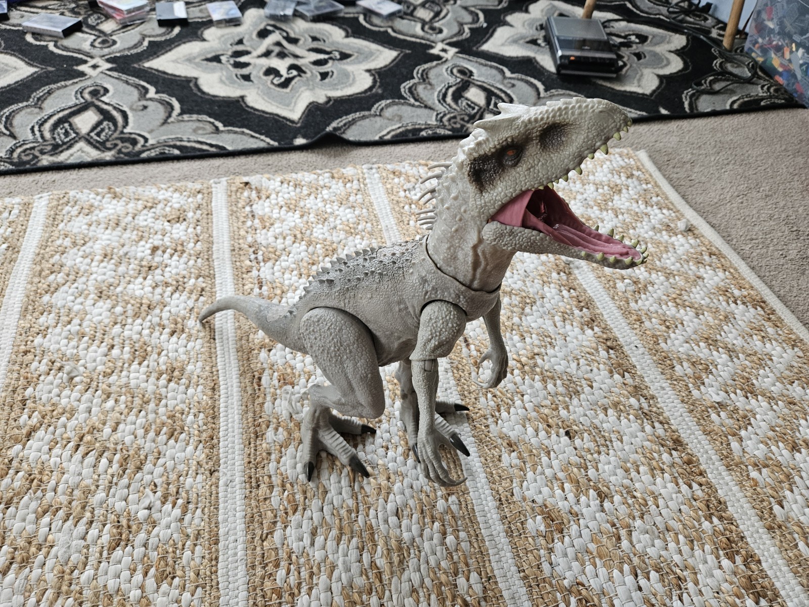 Jurassic GCT95 World Destroy ‘N Devour Indominus Rex Figure