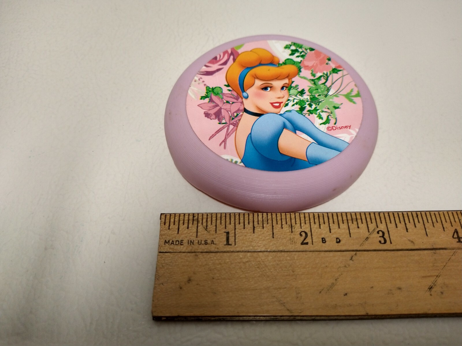 (4) Disney Princesses (3)Sitting Princess Figurines (1) disc 01/04/22