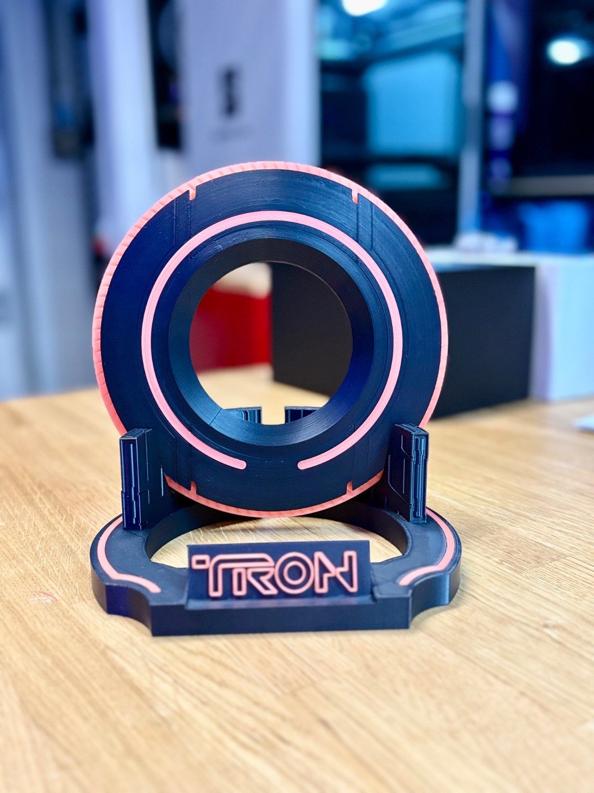 Tron Identity Disc with Display Stand – Glowing Sci-Fi Collector Piece