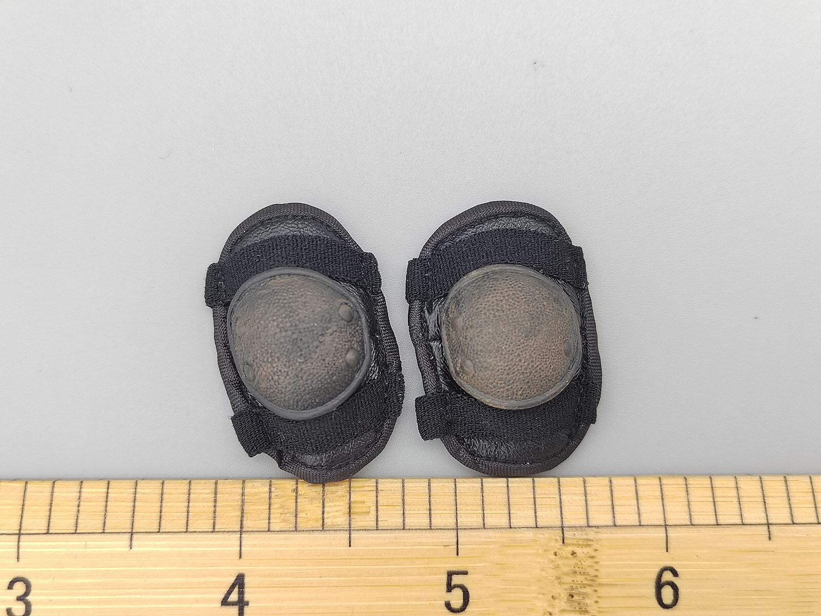 Hot Heart FD014C 1/6 Scale Zombie Killer Elbowpads Model for 12″ Figure