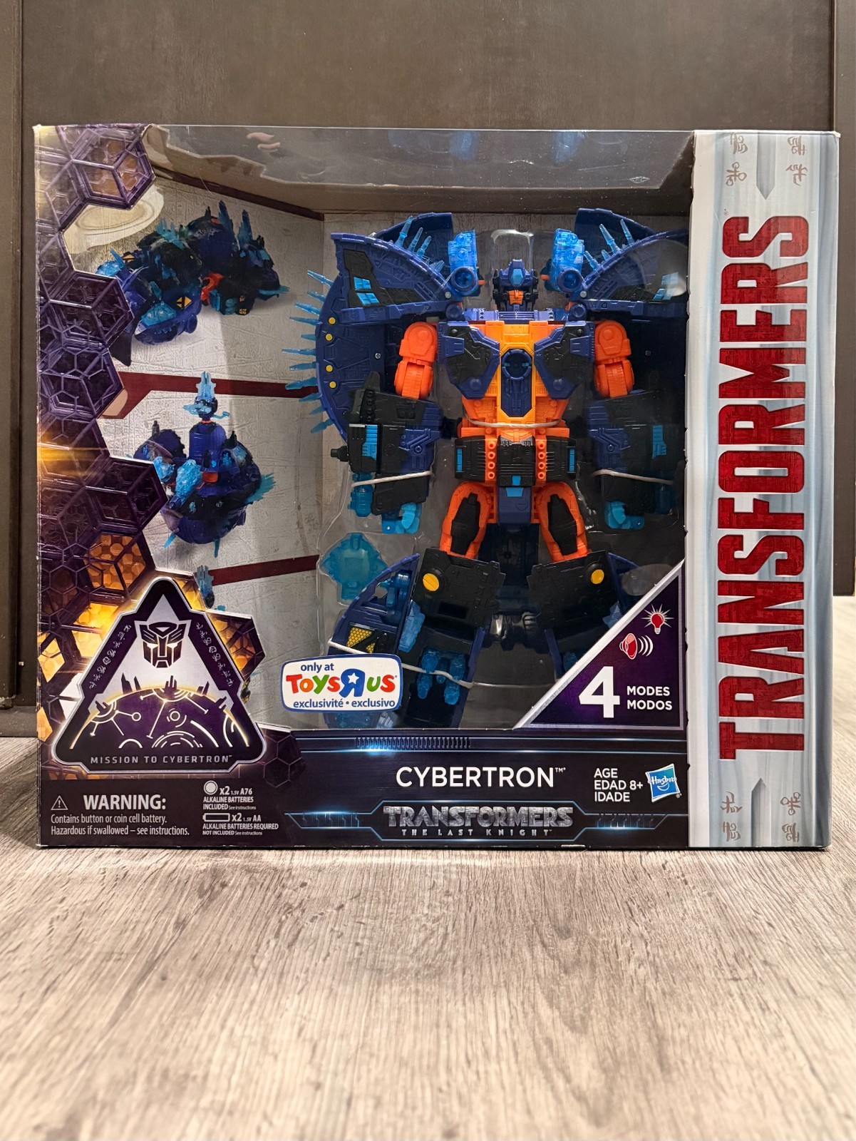 Transformers: The Last Knight Cybertron Planet Toys R Us exclusive Rare