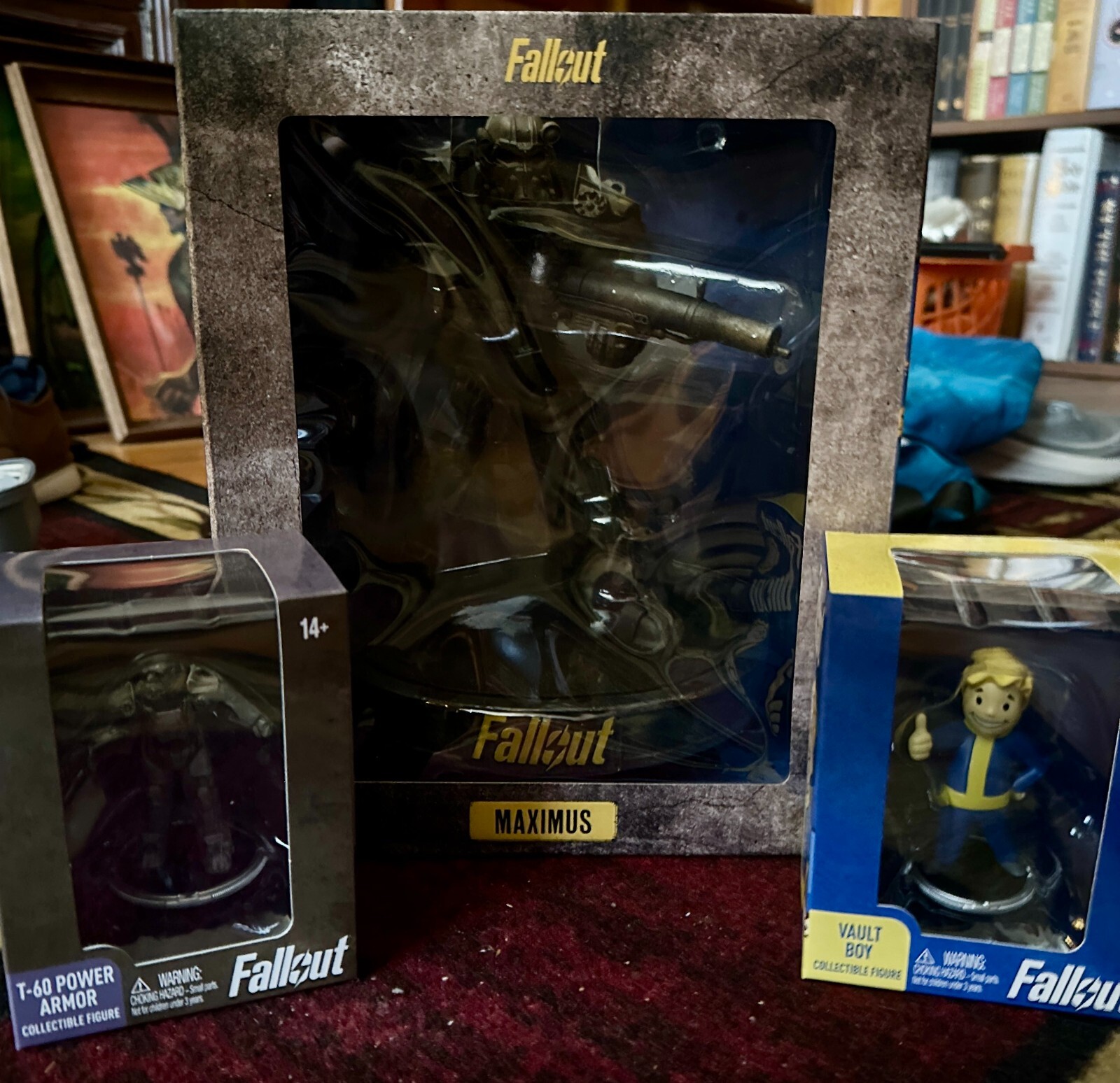 Fallout: Maximus 10 Inch Figure + Vault Boy/T-60 3 inch | Dark Horse Collectible