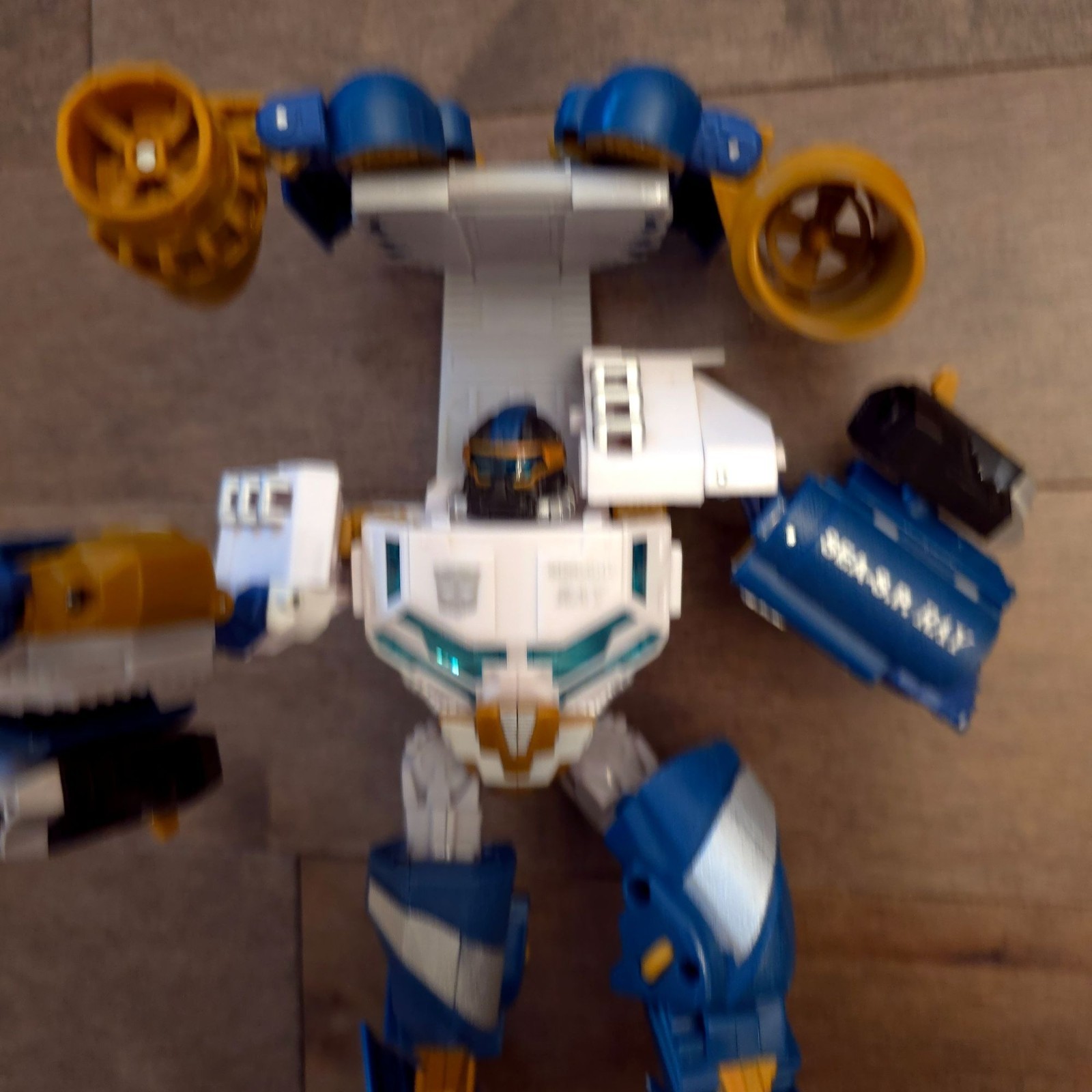 2009 Transformers Hunt for the Decepticons Voyager Autobot SeaSpray