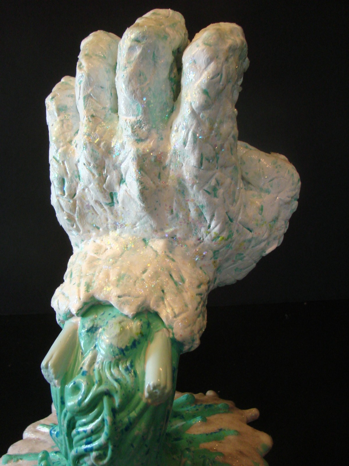 ICE HAND Custom Kidrobot Santa Cruz Screaming Hand Figure