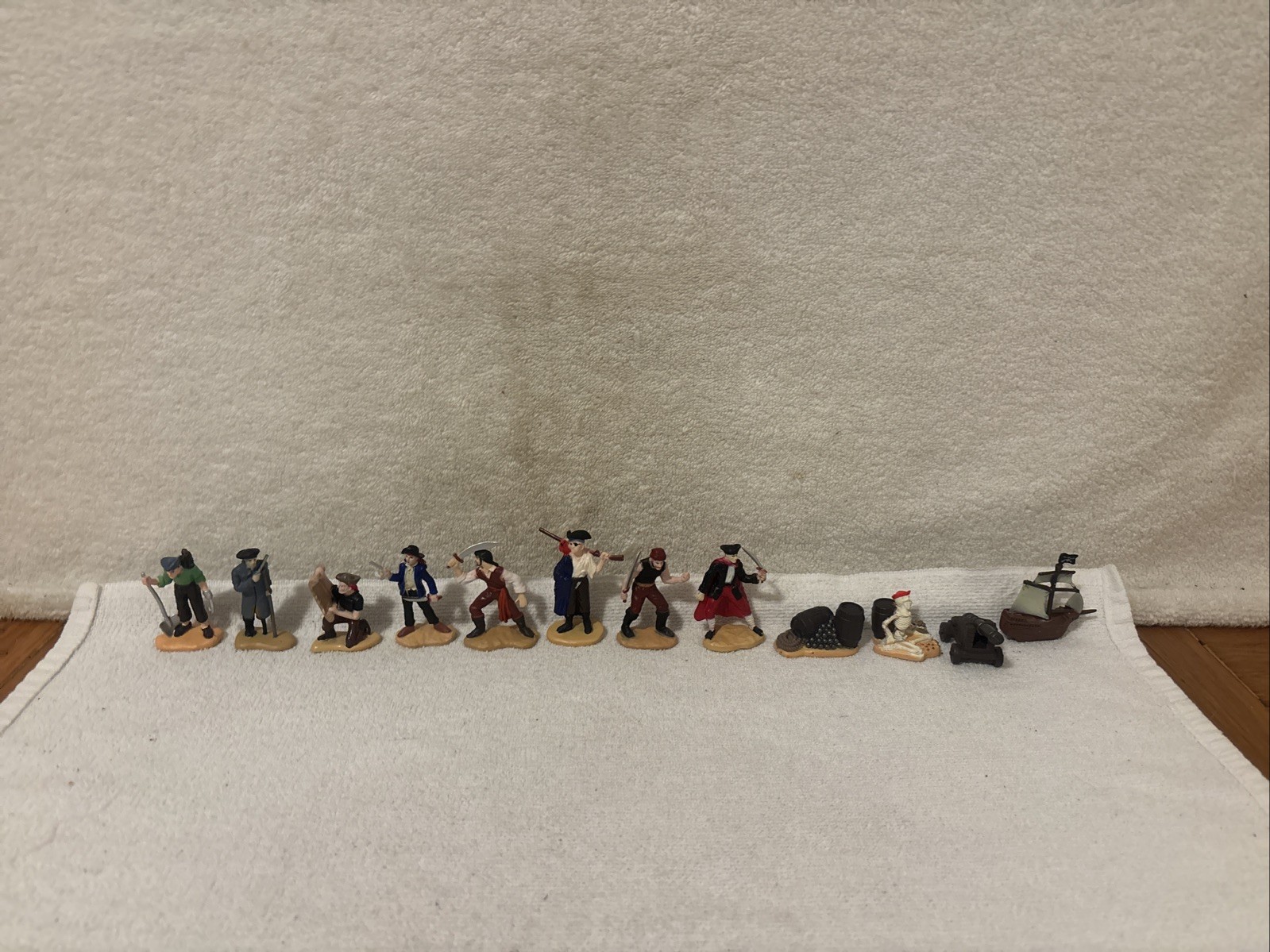 Safari Ltd Pirates Plastic Action Figures Toys LOT Of 12 Pc Pirate Cannon Pirate