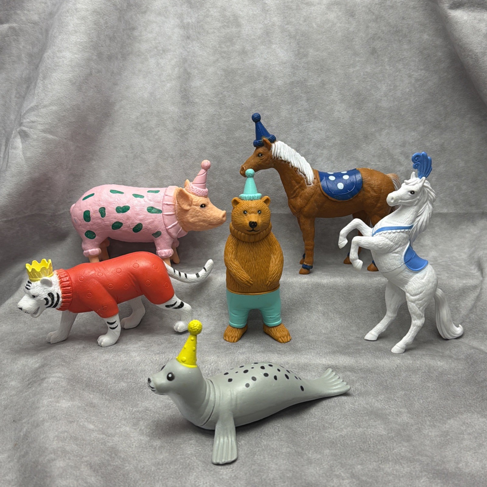Ankyo Target Bullseye Zoo Circus Animals Party Hats Bear Pig Horse Lot of 6 B11