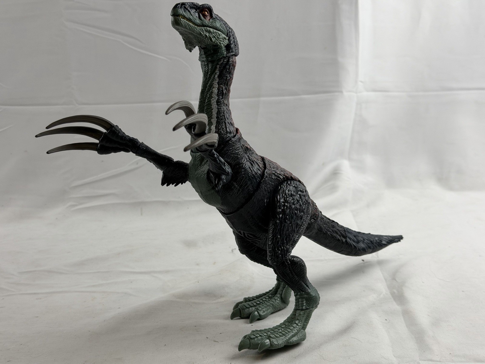 Jurassic World Dominion Sound Slashin Therizinosaurus Dinosaur Figure Toy